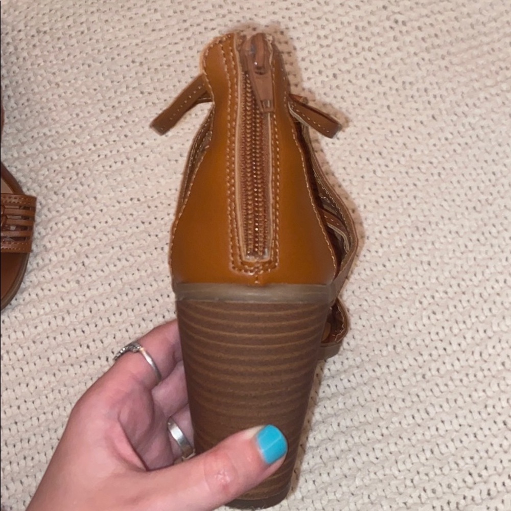 Target heels - Picture 3 of 3